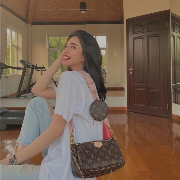 LV crossbody for sale! Send me an offer & I’ll do my best to work with you! - Picture 2 of 6